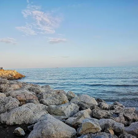 In Near Beaches شقة *